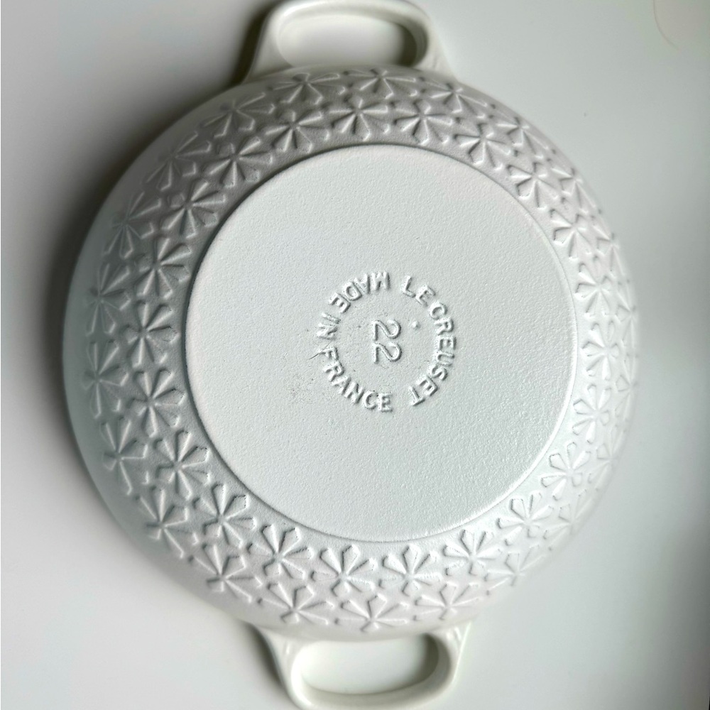 Le Creuset Fleur soup pot